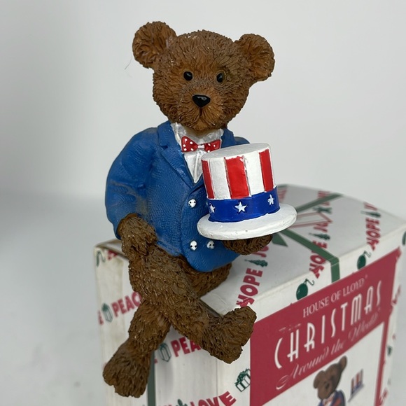 Vintage 1998 House Of Lloyd Christmas Seasonal Bear Sits on the edge of a shelf - Picture 7 of 14